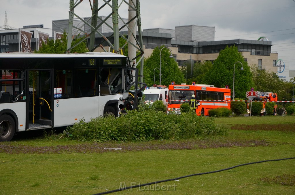 Schwerer Bus Unfall Koeln Porz Gremberghoven Neuenhofstr P070.JPG - Miklos Laubert